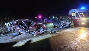 hafif ticari aracla otomobil carpisti 7 yarali 1tgIRFSm