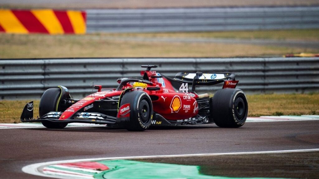 hamilton ferrari ile ilk kazayi yapti JykSZBCw