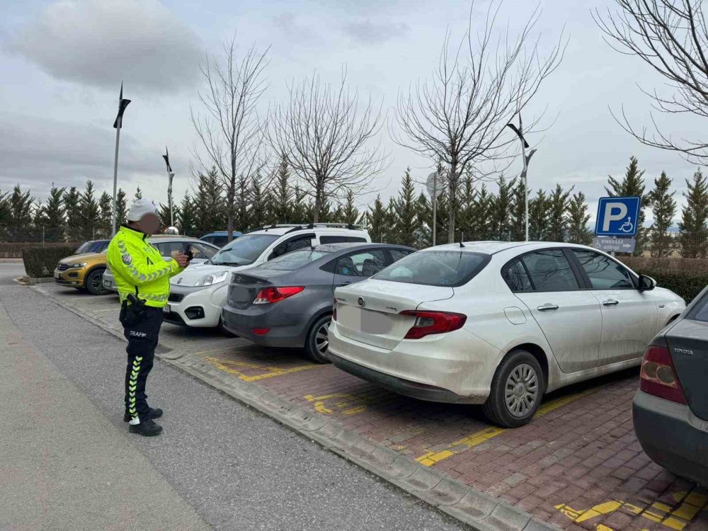 hatali arac park eden 241 surucuye ceza yagdi 0 nnaPni53