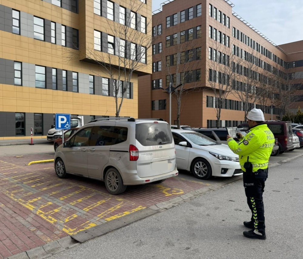 hatali arac park eden 241 surucuye ceza yagdi 1 QIURzADX