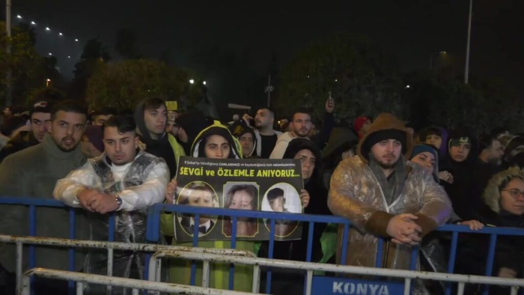 hatayda 6 subat depreminin ikinci yilinda polis barikatlari resmi programdan sonra kaldirildi grkBnit1