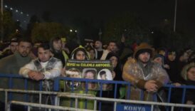 hatayda 6 subat depreminin ikinci yilinda polis barikatlari resmi programdan sonra kaldirildi grkBnit1