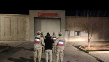 igdirda 15 kacak gocmen yakalandi uzeGV9xn