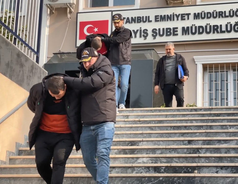 internet uzerinden yuzlerce kisiyi dolandirdilar oto yikamacisi 4 kisiden buyuk vurgun 0 PebHfHLu