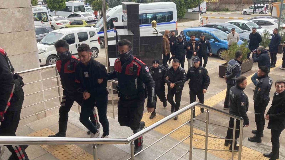 is yerlerini kursunlayip harac aliyorlardi kaplanlar cetesine polis darbesi 1 bGL7WeXQ