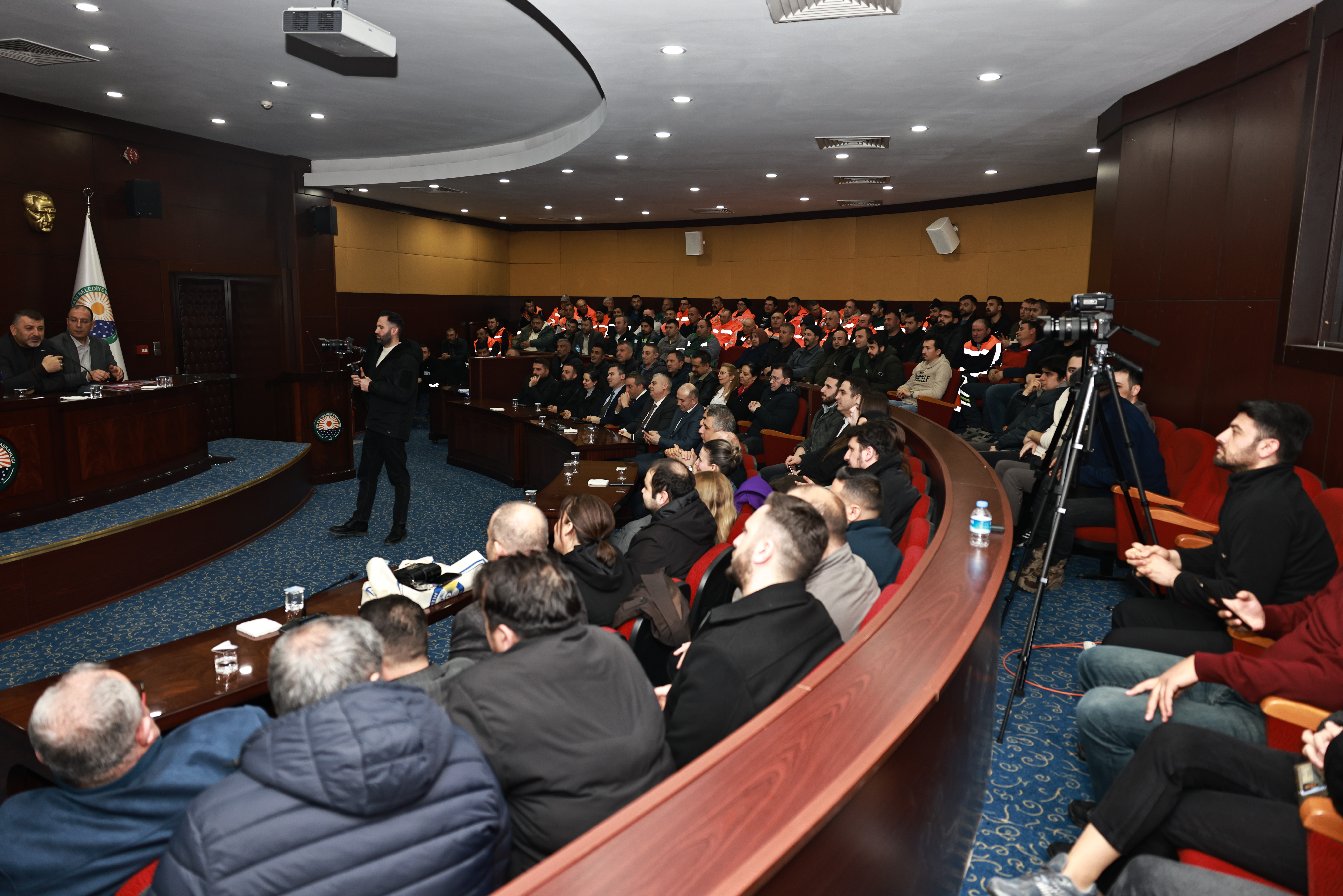 isciler elleri patlayana kadar alkisladi calisanlar elleri patlayana kadar alkisladi 1 cEPiwAGY