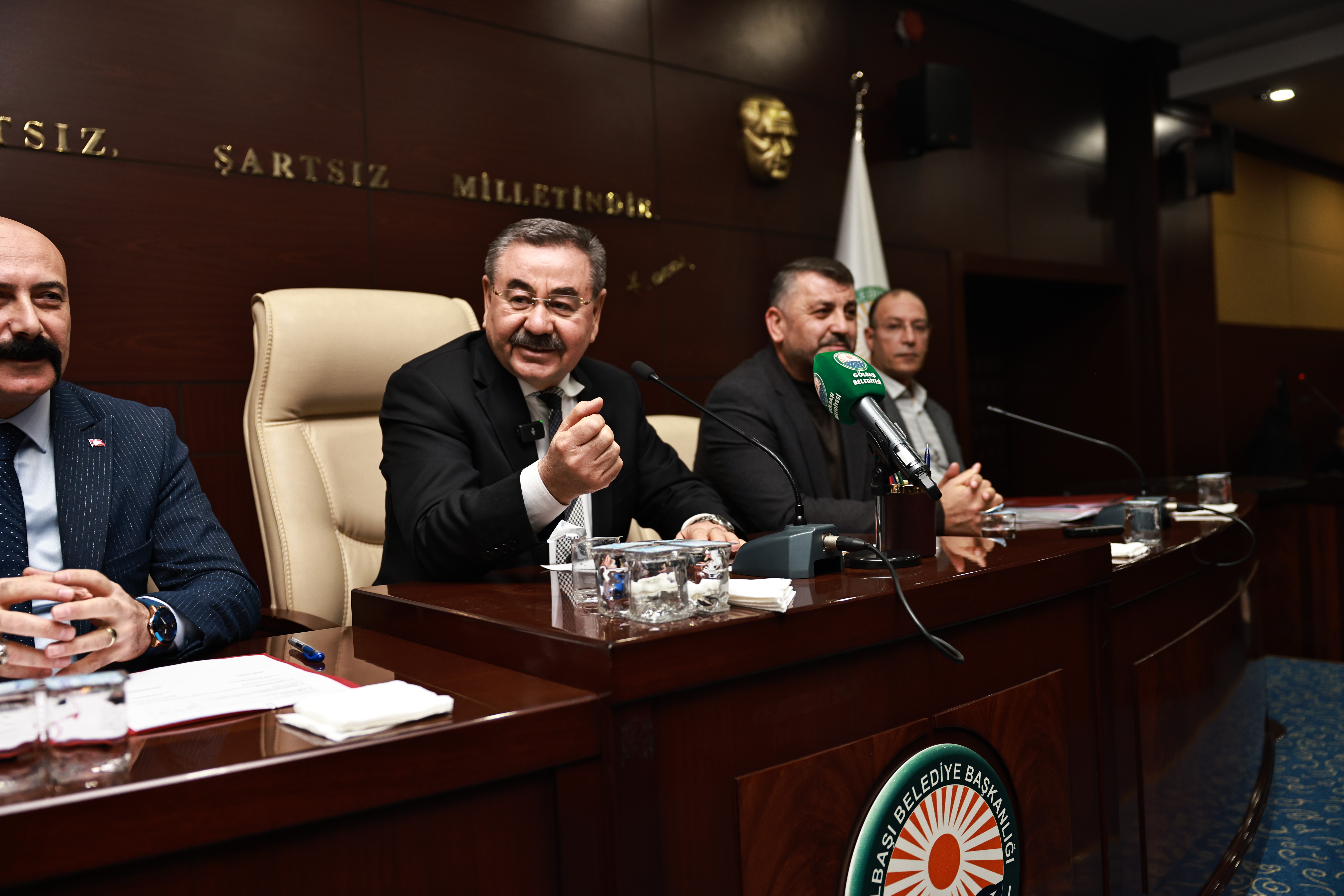 isciler elleri patlayana kadar alkisladi calisanlar elleri patlayana kadar alkisladi 2 nliIAKWZ