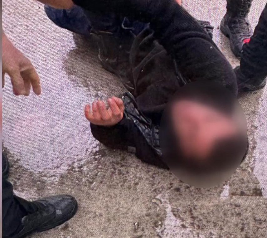 istanbulda dehset polise bicakli saldiri 5