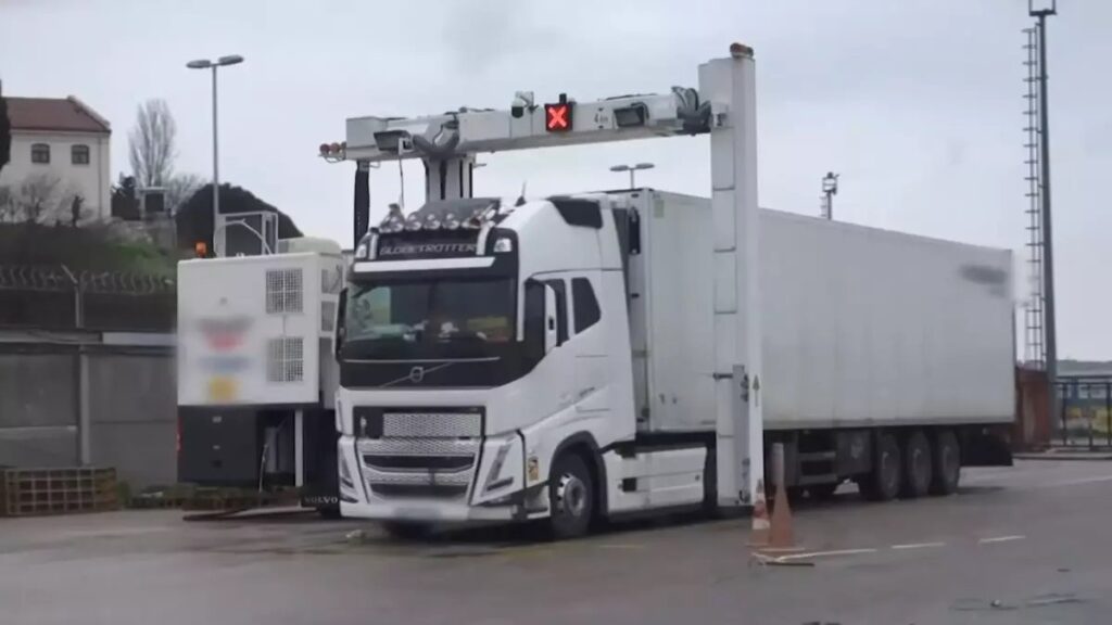 istanbulda dev operasyon sebze yuklu tirdan zehir cikti K8aUGCDg