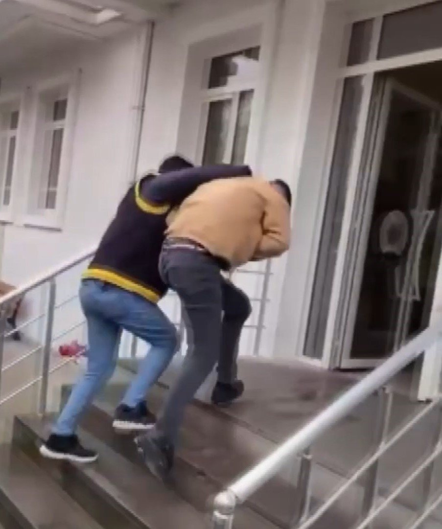 istanbulda iki kardesin is yerini kursunladi benzin istasyonunda yakalandi 2 CXiywiuF