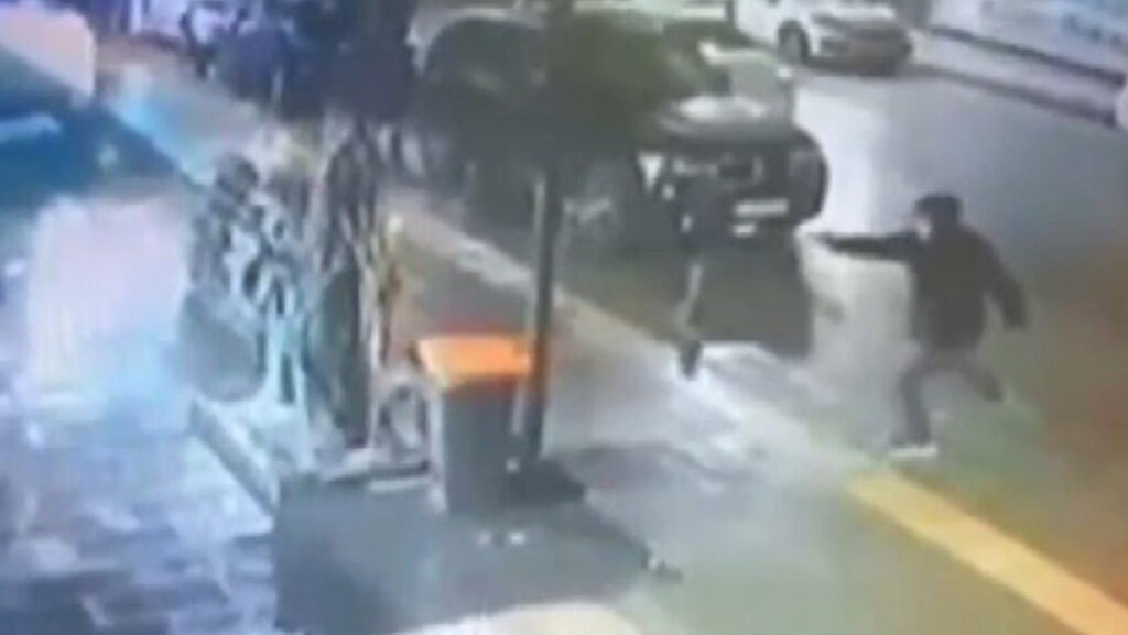 istanbulda iki kardesin is yerini kursunladi benzin istasyonunda yakalandi FMbxJzB3