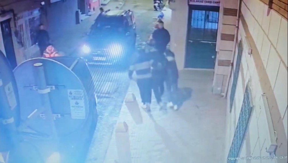istanbulda ikizini tehdit eden husumetlisini tabanca ile vurdu 2 ucIpcPe9