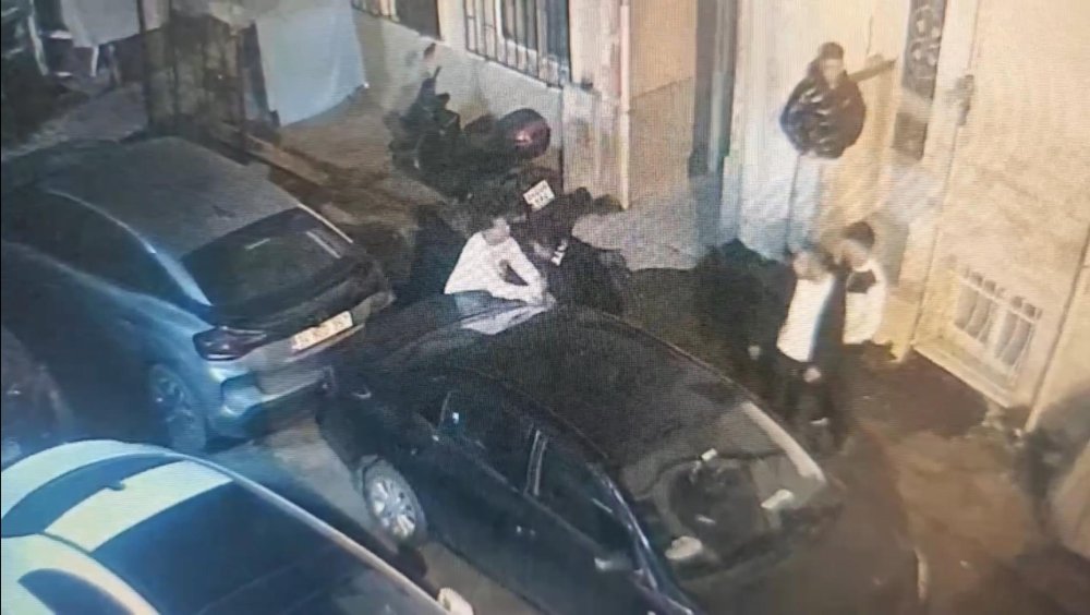 istanbulda ikizini tehdit eden husumetlisini tabanca ile vurdu 3 yIgErVOh
