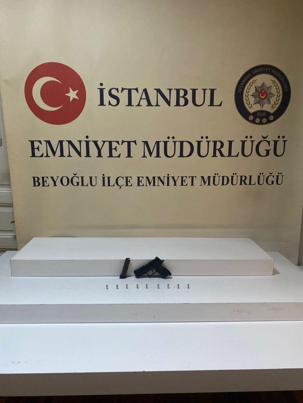 istanbulda ikizini tehdit eden husumetlisini tabanca ile vurdu 7 wPKFNamq