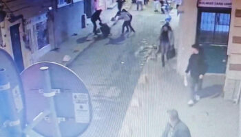 istanbulda ikizini tehdit eden husumetlisini tabanca ile vurdu jtSUABbm