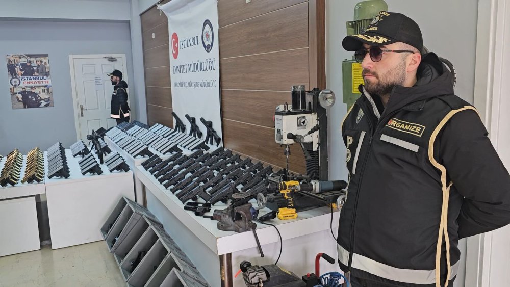 istanbulda kacak silah operasyonu uzun namlulu piyade tufegi ele gecirildi 3 VR5maMps