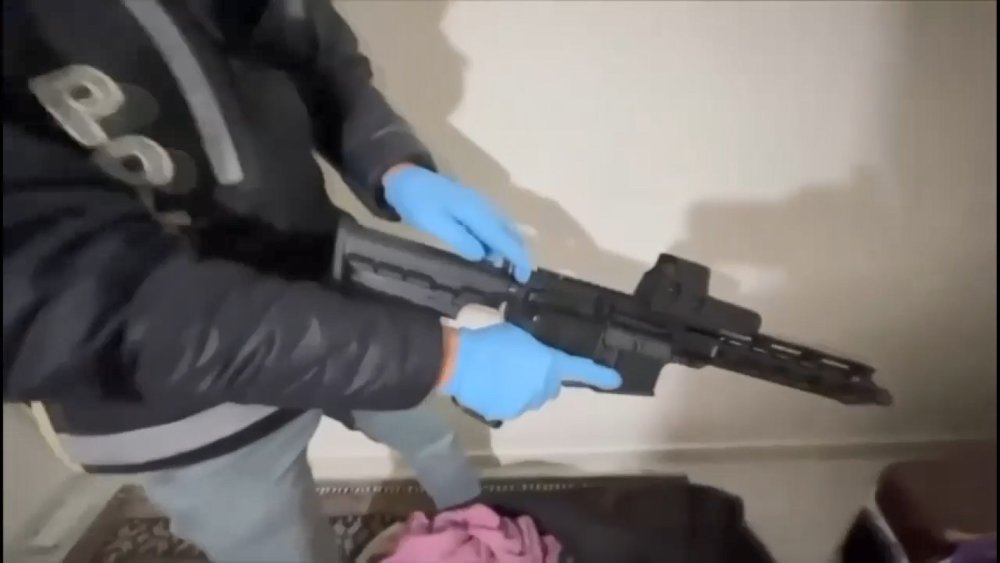 istanbulda kacak silah operasyonu uzun namlulu piyade tufegi ele gecirildi 6 ZwnLDDrF