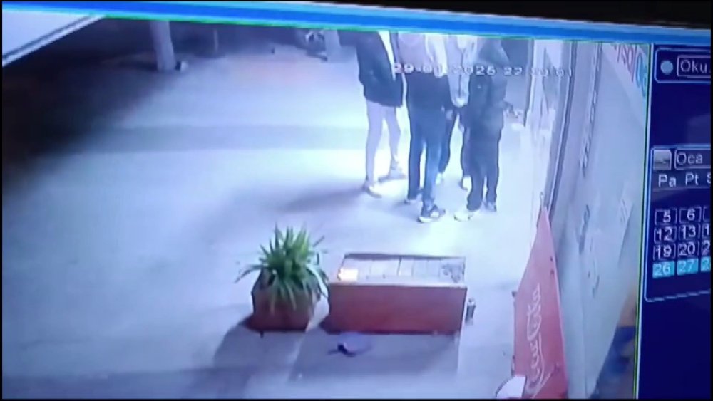 istanbulda korkunc anlar arkadasina yeni silahini gosteriyordu tabanca patladi 0 qIcjaffe