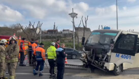 istanbulda minibus bariyere carparak durabildi MeXNXKTT
