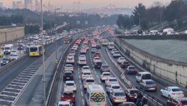 istanbulda ulasima kar etkisi trafik yogunlugu olustu E2a2N9Ol