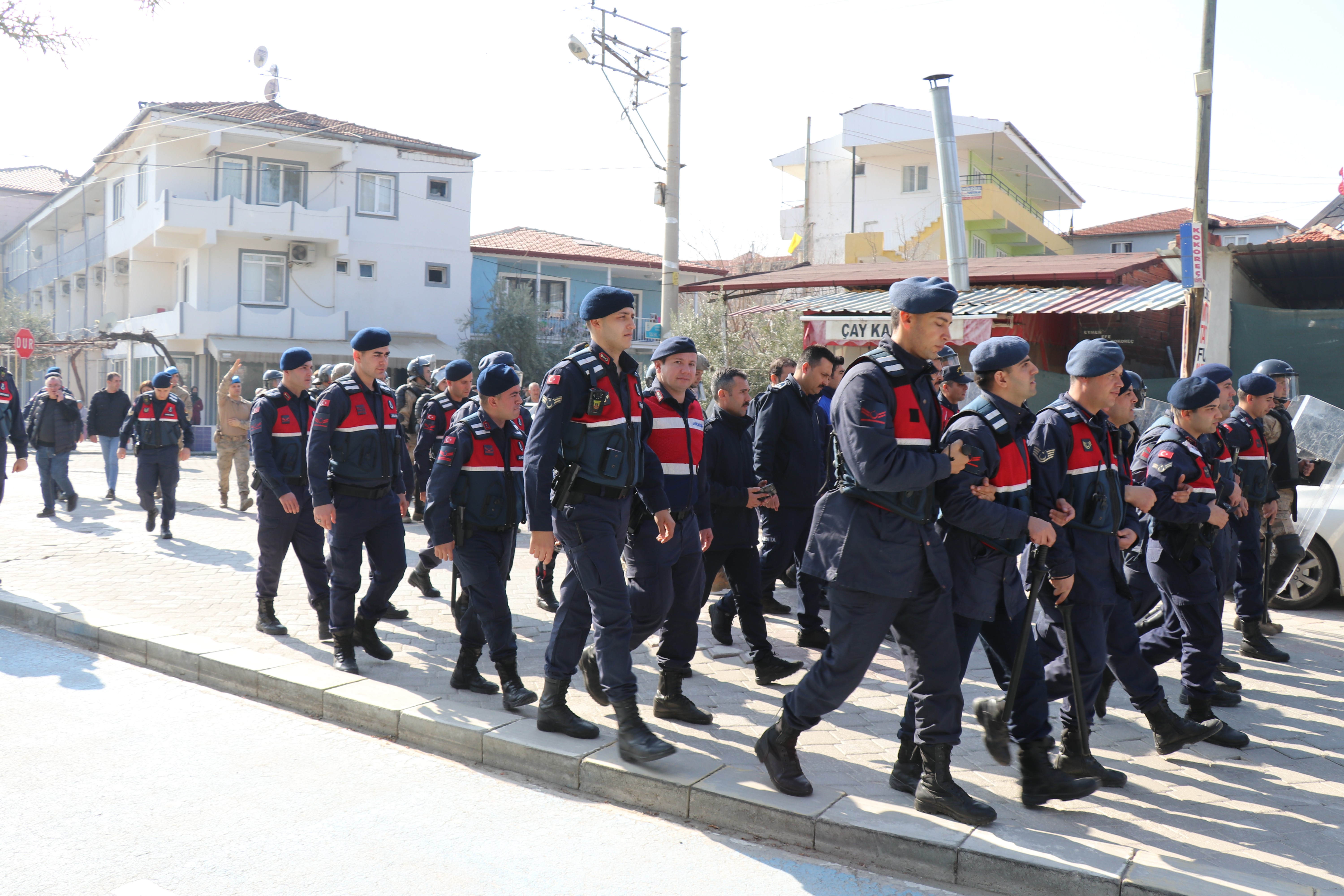 jandarma abluka altina aldi komandolar devreye girdi 78 isletmeye muhur 0