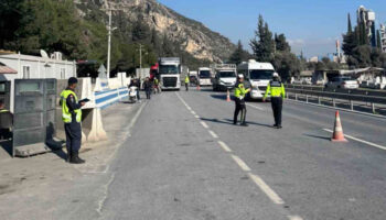 jandarma havadan denetledi kural tanimaz suruculer kacamadi UNgaw5vz