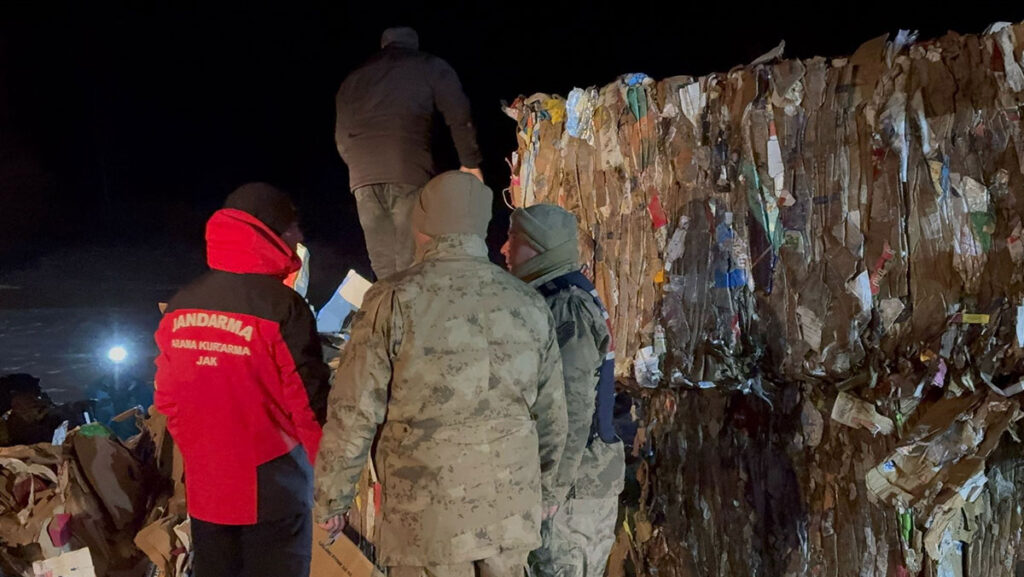 kacak gocmenleri tasiyan tir devrildi 1 olu 4 yarali Im8RZzgg