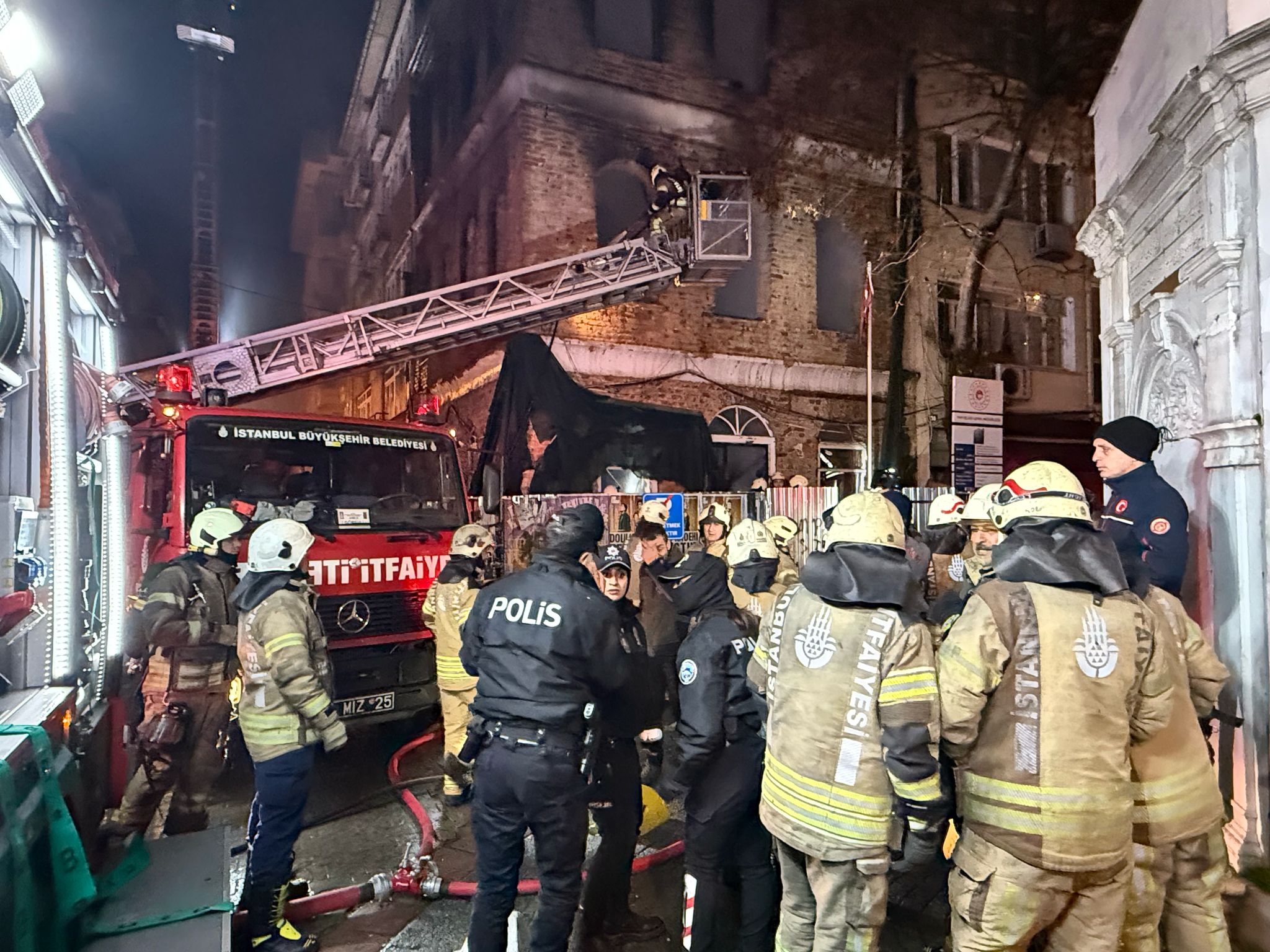 kadikoydeki tarihi karakolda 1 kisi oldu 1 HSGWChmr