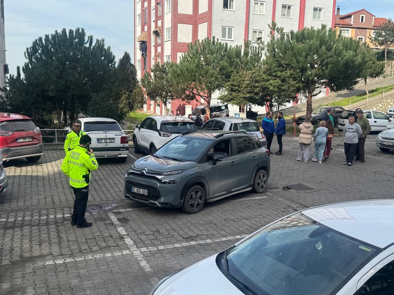 kadin araciyla kocasini ezdi 1 sG8NadNR