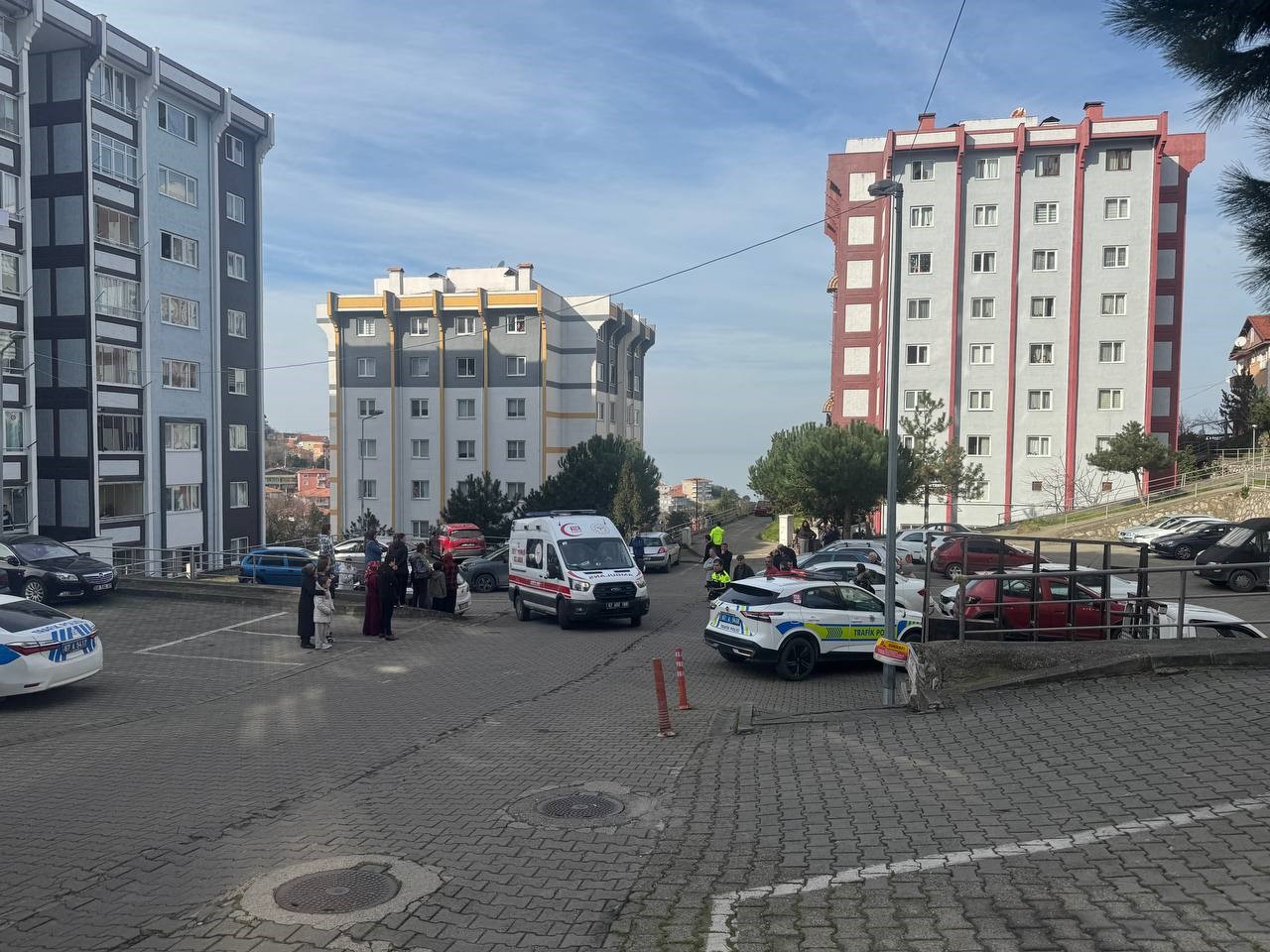 kadin araciyla kocasini ezdi 2 DZfvDpCU