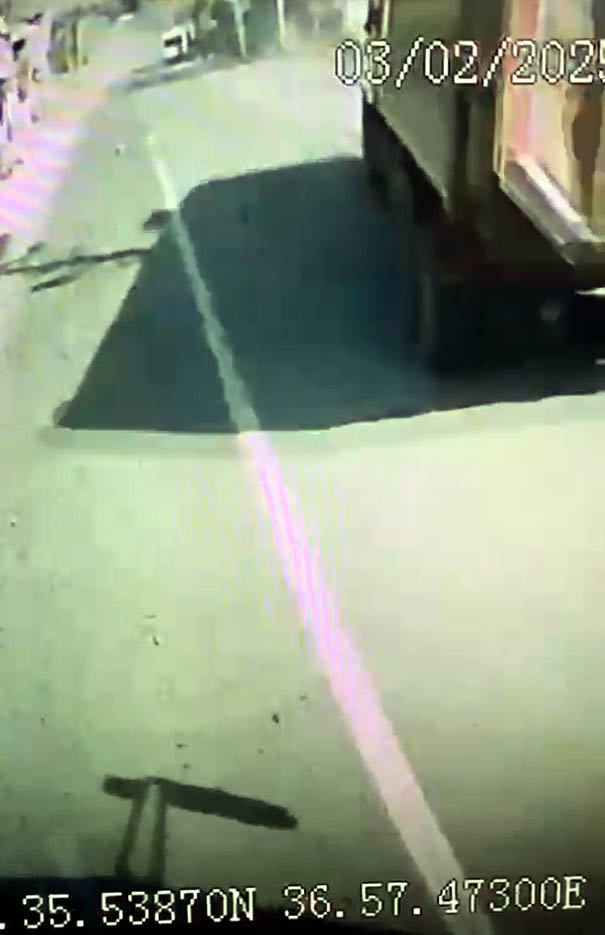 kahramanmarasta kum yuklu kamyon dehseti rampada geri kaydi halk otobusune carpti 11 yarali 7 bHhm89Un