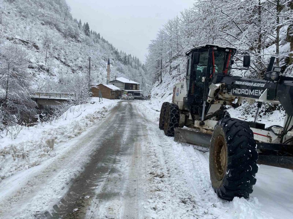 kar nedeniyle kapanan yollar ulasima aciliyor 0 By4XiszY