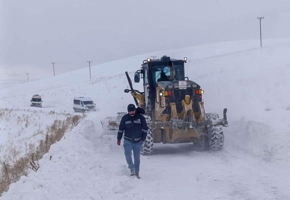 kar ve tipide mahsur kaldilar saatlerce kurtarilmayi beklediler 4