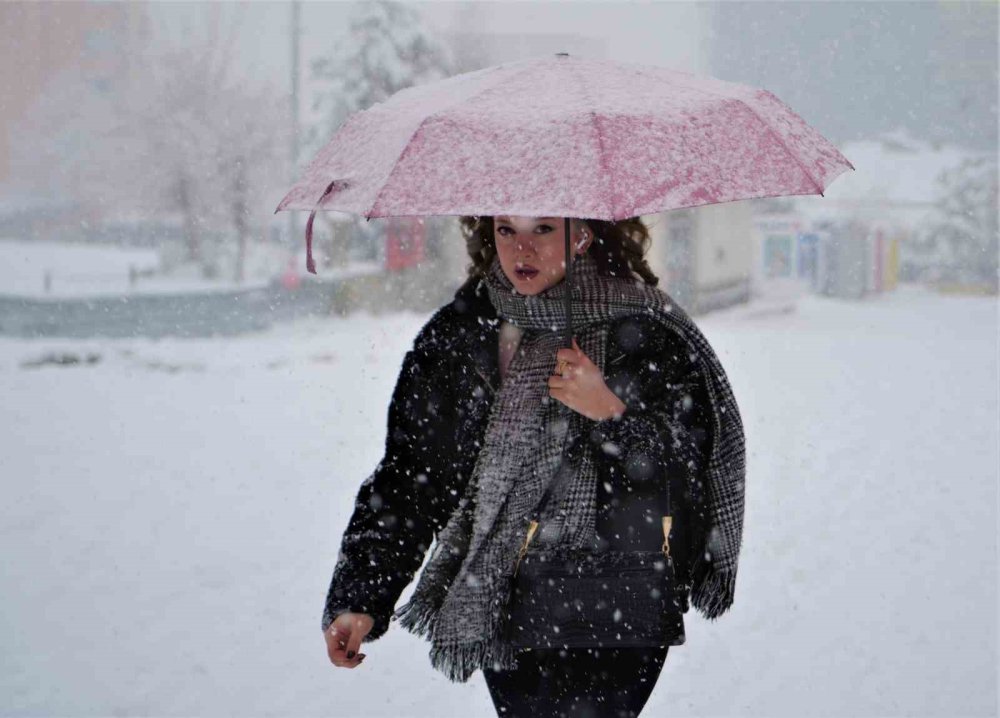kar yagisi kent hayatini olumsuz etkiledi 59 koy yolu ulasima kapandi 0 zByMXZFT