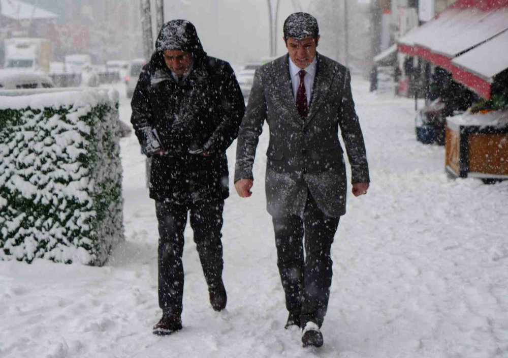 kar yagisi kent hayatini olumsuz etkiledi 59 koy yolu ulasima kapandi 12 qvBjK28U