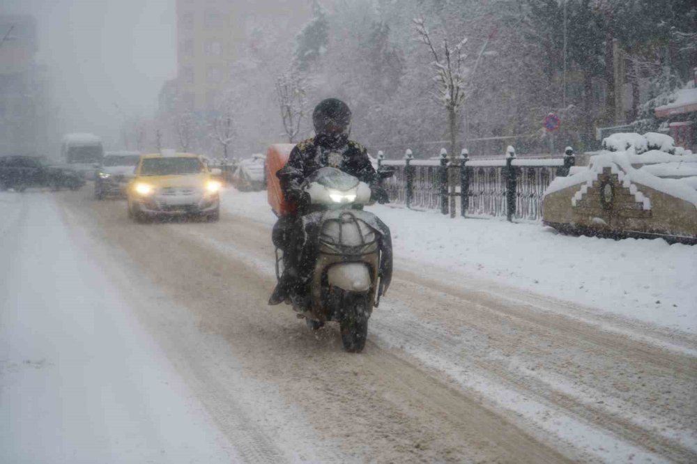 kar yagisi kent hayatini olumsuz etkiledi 59 koy yolu ulasima kapandi 15 6lTHI6jZ