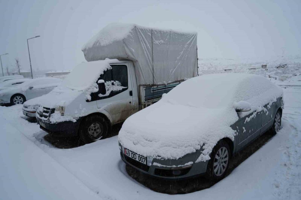 kar yagisi kent hayatini olumsuz etkiledi 59 koy yolu ulasima kapandi 2 asib3SsE