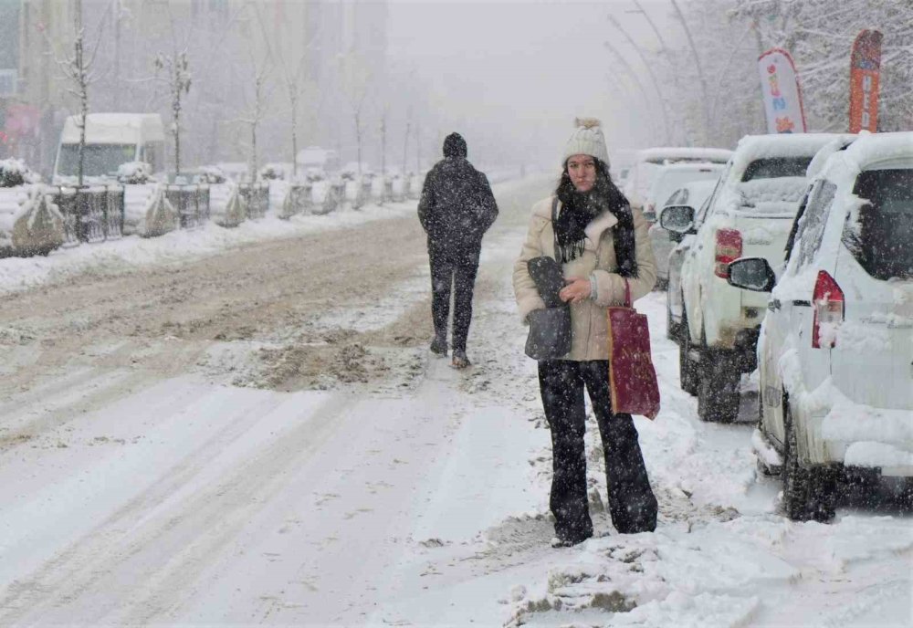 kar yagisi kent hayatini olumsuz etkiledi 59 koy yolu ulasima kapandi 6 5AsiwVIn