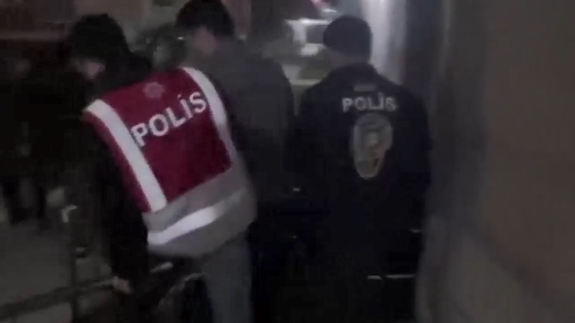 kimliklerimizi calanlara turkiye capinda buyuk darbe cetenin 35 elemani cocuk cikti 1 KTHy7t5M