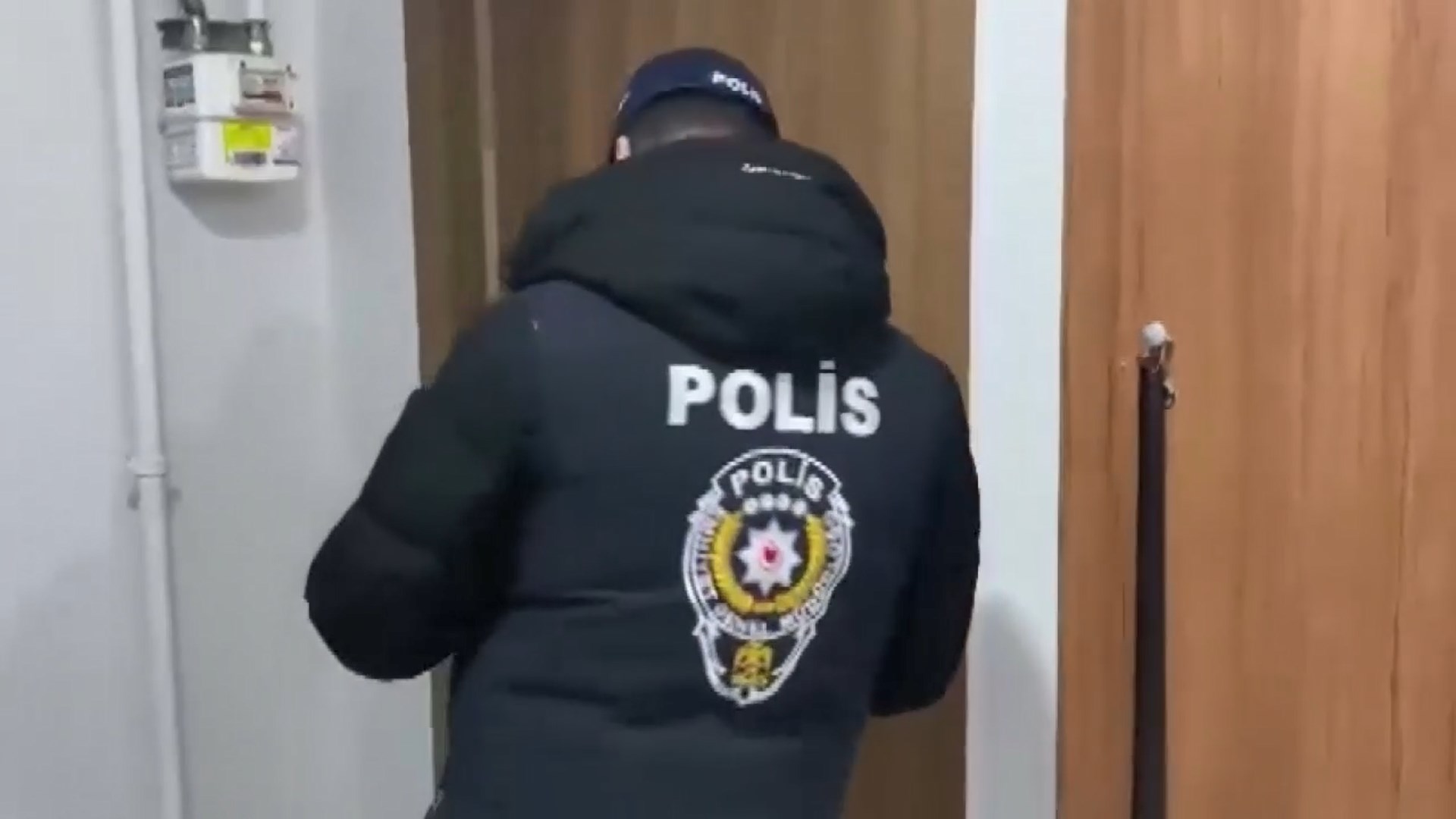 kimliklerimizi calanlara turkiye capinda buyuk darbe cetenin 35 elemani cocuk cikti 10 GvsIDvYh