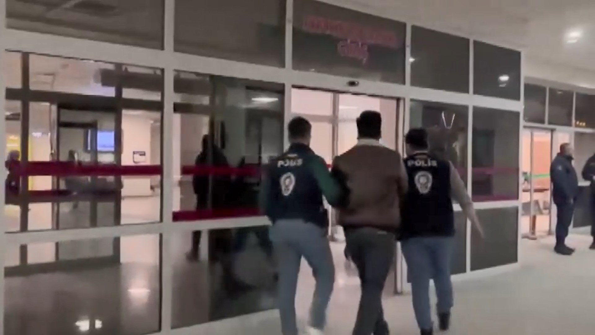 kimliklerimizi calanlara turkiye capinda buyuk darbe cetenin 35 elemani cocuk cikti 4