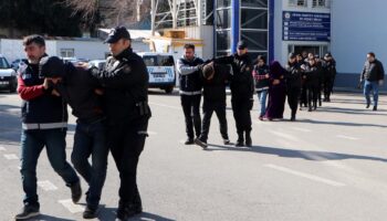 kisi basi 20 bin dolar odediler avrupa hayalleri suya dustu 1M95CryF