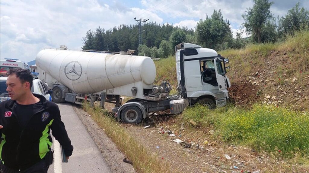 korku dolu anlar beton mikseri otomobile carpip kacti duMDtrBQ