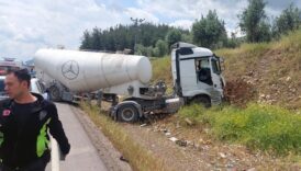 korku dolu anlar beton mikseri otomobile carpip kacti duMDtrBQ