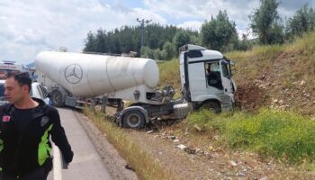 korku dolu anlar beton mikseri otomobile carpip kacti duMDtrBQ
