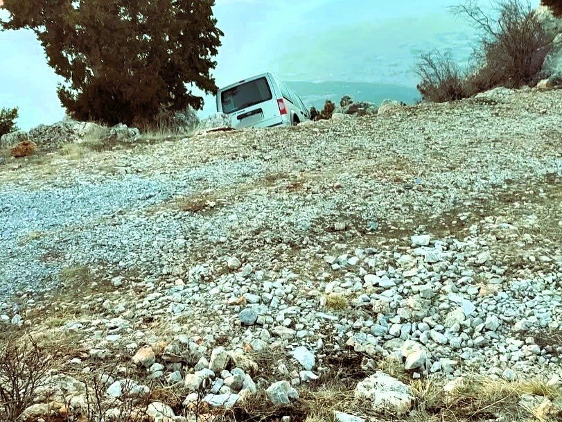 korku filmini aratmayan goruntu arac kayaliklarda asili kaldi 2 BOjHv7WU
