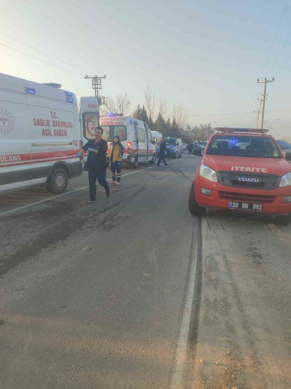 korkunc kaza can aldi isci servisi alt gecitte devrildi 5 YYmMH36w