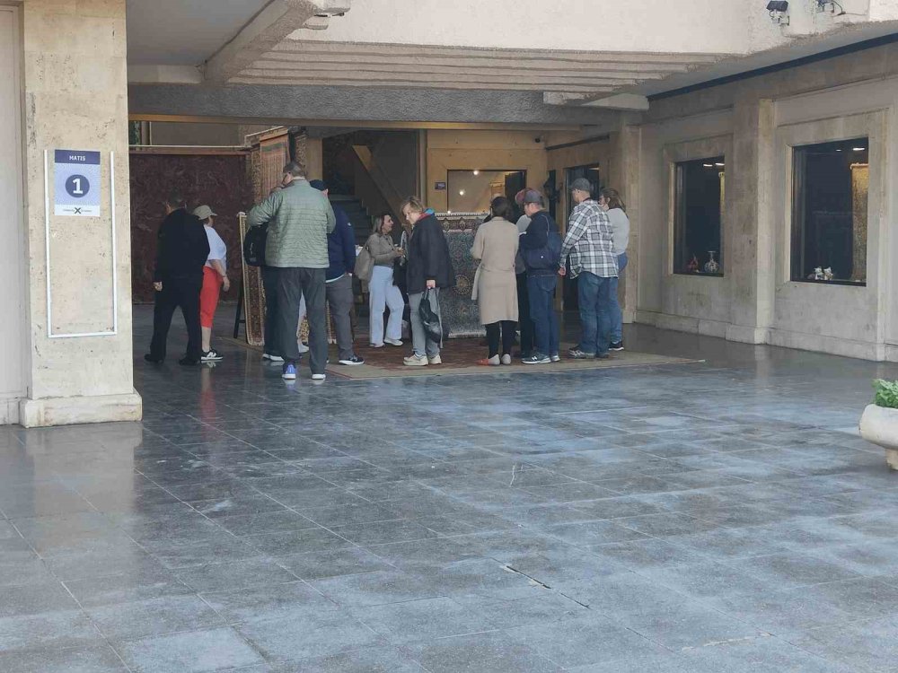 kruvaziyer gemisi ziyaret akinina ugradi 3 kJ14WpEZ