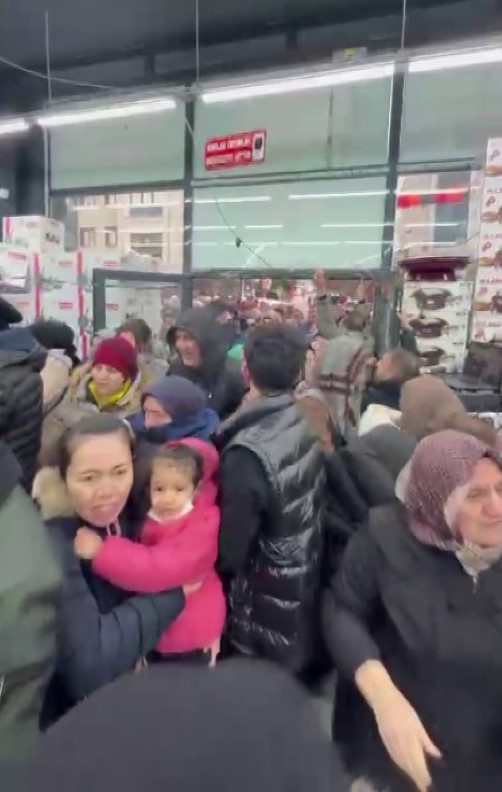magaza kampanyasinda izdiham 0 OZIvAlOk