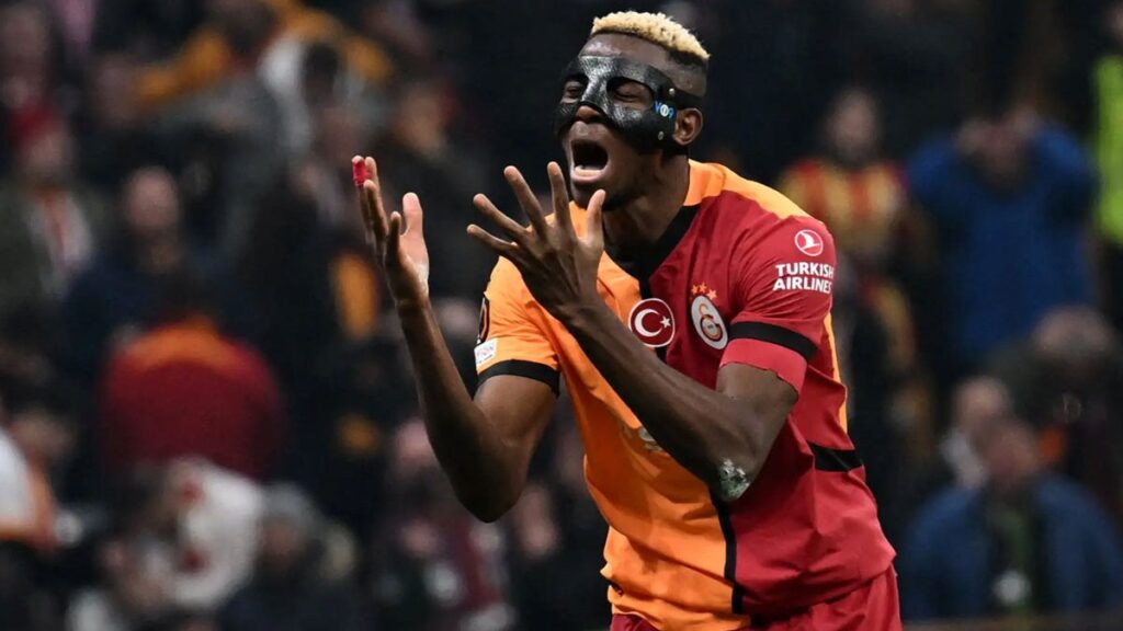 manchester unitedin efsanesi cagri yapti hemen osimheni alin O7R19JLT